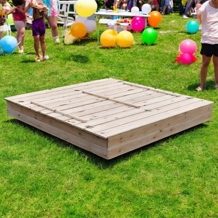 Veliki dječji pijesamsa klupama i preklopnim poklopcem KINDER HOME drveni