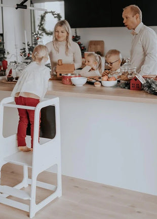 Montessori Toranj KINDER HOME, edukativna stolica sa crnom tablom i podesivom visinom, bela, za decu od 1-4 godine